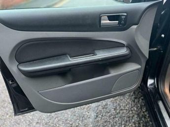 Ford Focus 1.6 TDCi DPF Titanium 5dr