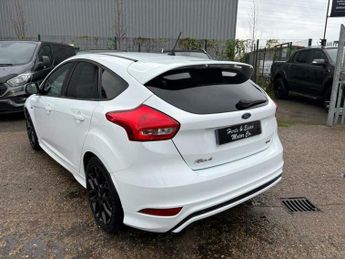 Ford Focus 1.0T EcoBoost ST-Line Auto Euro 6 (s/s) 5dr