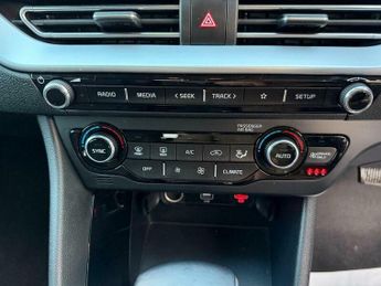 Kia Niro 1.6 GDi 2 DCT Euro 6 (s/s) 5dr