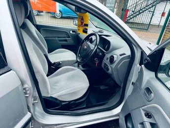 Ford Fusion 1.6 3 5dr