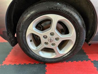 Nissan Leaf 24kWh Acenta Hatchback 5dr Electric Auto (109 bhp)