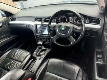 Skoda Superb 2.0 TDI Elegance DSG Euro 5 5dr