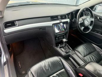 Skoda Superb 2.0 TDI Elegance DSG Euro 5 5dr