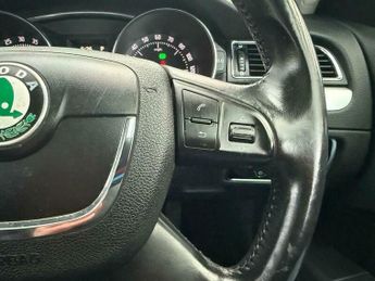 Skoda Superb 2.0 TDI Elegance DSG Euro 5 5dr