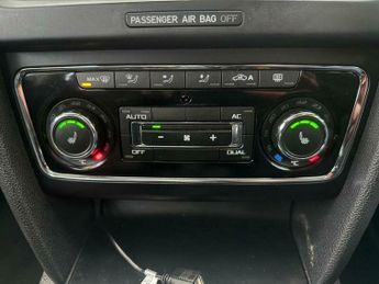 Skoda Superb 2.0 TDI Elegance DSG Euro 5 5dr