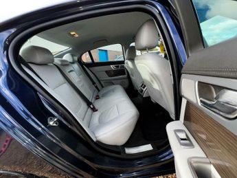 Jaguar XF 2.2d Premium Luxury Auto Euro 5 (s/s) 4dr