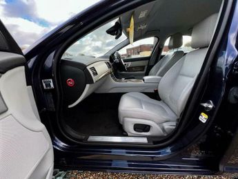 Jaguar XF 2.2d Premium Luxury Auto Euro 5 (s/s) 4dr