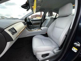 Jaguar XF 2.2d Premium Luxury Auto Euro 5 (s/s) 4dr