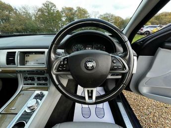 Jaguar XF 2.2d Premium Luxury Auto Euro 5 (s/s) 4dr