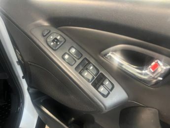 Hyundai IX35 2.0 CRDi Premium SUV 5dr Diesel Manual Euro 5 (134 bhp)