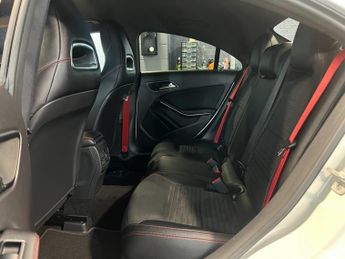 Mercedes-Benz CLA 2.0 CLA250 AMG Coupe 7G-DCT 4MATIC Euro 6 (s/s)