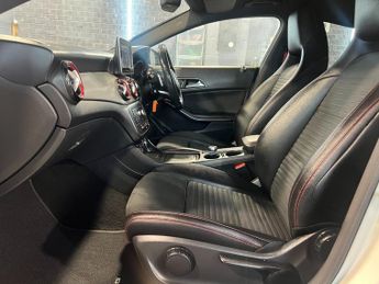 Mercedes-Benz CLA 2.0 CLA250 AMG Coupe 7G-DCT 4MATIC Euro 6 (s/s)