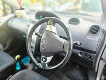 Toyota Yaris VVTI T SPIRIT