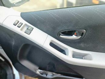 Toyota Yaris VVTI T SPIRIT