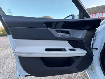 Jaguar XF 2.0d R-Sport Saloon 4dr Diesel Auto Euro 6 (s/s) (180 ps)