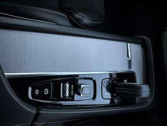 Volvo XC90 2.0h T8 Twin Engine Recharge 11.6kWh R-Design Auto 4WD Euro 6 (s