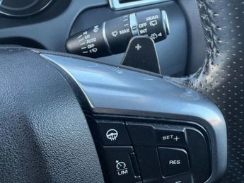 Land Rover Discovery Sport 2.0 TD4 HSE Dynamic Lux SUV 5dr Diesel Auto 4WD Euro 6 (s/s) (18