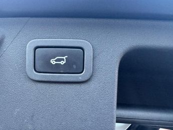 Land Rover Discovery Sport 2.0 TD4 HSE Dynamic Lux SUV 5dr Diesel Auto 4WD Euro 6 (s/s) (18