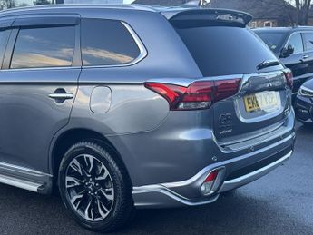 Mitsubishi Outlander 2.0h 12kWh 5hs SUV 5dr Petrol Plug-in Hybrid CVT 4WD Euro 6 (s/s