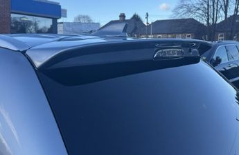 Mitsubishi Outlander 2.0h 12kWh 5hs SUV 5dr Petrol Plug-in Hybrid CVT 4WD Euro 6 (s/s