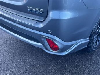 Mitsubishi Outlander 2.0h 12kWh 5hs SUV 5dr Petrol Plug-in Hybrid CVT 4WD Euro 6 (s/s