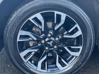 Mitsubishi Outlander 2.0h 12kWh 5hs SUV 5dr Petrol Plug-in Hybrid CVT 4WD Euro 6 (s/s