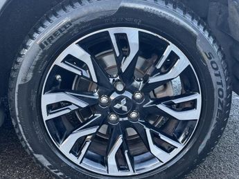 Mitsubishi Outlander 2.0h 12kWh 5hs SUV 5dr Petrol Plug-in Hybrid CVT 4WD Euro 6 (s/s