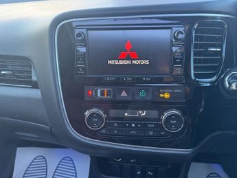 Mitsubishi Outlander 2.0h 12kWh 5hs SUV 5dr Petrol Plug-in Hybrid CVT 4WD Euro 6 (s/s