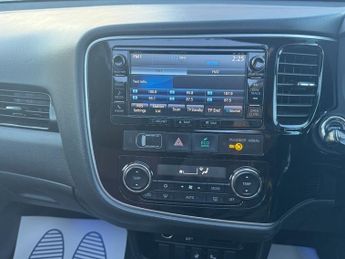 Mitsubishi Outlander 2.0h 12kWh 5hs SUV 5dr Petrol Plug-in Hybrid CVT 4WD Euro 6 (s/s