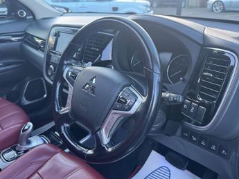 Mitsubishi Outlander 2.0h 12kWh 5hs SUV 5dr Petrol Plug-in Hybrid CVT 4WD Euro 6 (s/s