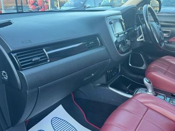 Mitsubishi Outlander 2.0h 12kWh 5hs SUV 5dr Petrol Plug-in Hybrid CVT 4WD Euro 6 (s/s