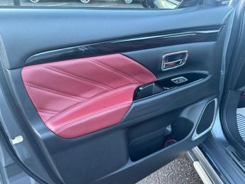 Mitsubishi Outlander 2.0h 12kWh 5hs SUV 5dr Petrol Plug-in Hybrid CVT 4WD Euro 6 (s/s