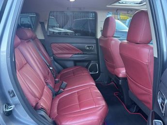 Mitsubishi Outlander 2.0h 12kWh 5hs SUV 5dr Petrol Plug-in Hybrid CVT 4WD Euro 6 (s/s