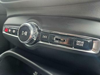 Volvo XC40 1.5h T4 Recharge 10.7kWh Inscription Expression Auto Euro 6 (s/s