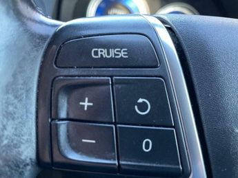 Volvo XC60 2.4 D3 R-Design Geartronic AWD Euro 5 5dr