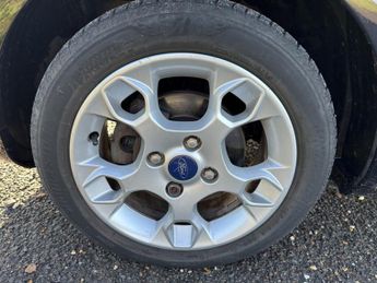 Ford Fiesta 1.4 Zetec Hatchback 5dr Petrol Automatic (154 g/km, 94 bhp)