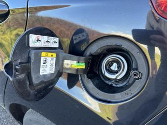 Ford Fiesta 1.4 Zetec Hatchback 5dr Petrol Automatic (154 g/km, 94 bhp)