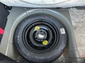 Ford Fiesta 1.4 Zetec Hatchback 5dr Petrol Automatic (154 g/km, 94 bhp)