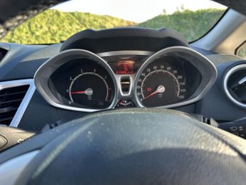 Ford Fiesta 1.4 Zetec Hatchback 5dr Petrol Automatic (154 g/km, 94 bhp)