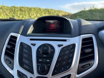 Ford Fiesta 1.4 Zetec Hatchback 5dr Petrol Automatic (154 g/km, 94 bhp)