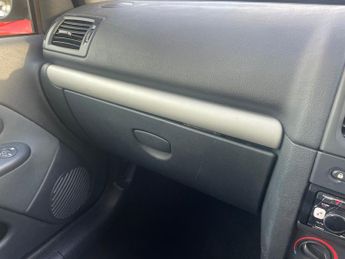 Renault Clio DYNAMIQUE 16V