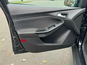 Ford Focus 1.6 Zetec Powershift Euro 5 5dr