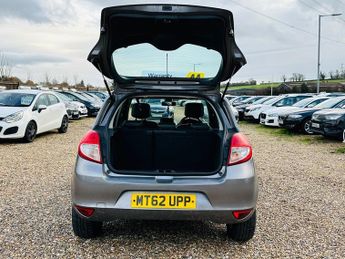 Renault Clio 1.2 Dynamique TomTom Hatchback 5dr Petrol Manual Euro 5 (75 ps)