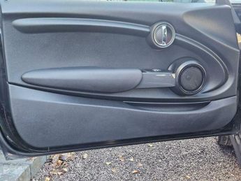 MINI Hatch 1.5 Cooper Auto Euro 6 (s/s) 3dr