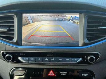 Hyundai Ioniq 1.6 h-GDi 8.9kWh Premium SE DCT Euro 6 (s/s) 5dr