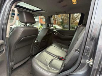 Nissan Pathfinder 2.5 dCi Tekna Auto 4WD Euro 4 5dr
