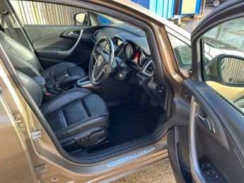 Vauxhall Astra 2.0 CDTi Elite Auto Euro 5 5dr