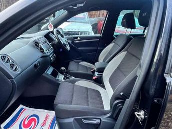 Volkswagen Tiguan 2.0 TDI BlueMotion Tech R-Line DSG 4WD Euro 5 (s/s) 5dr (Nav)