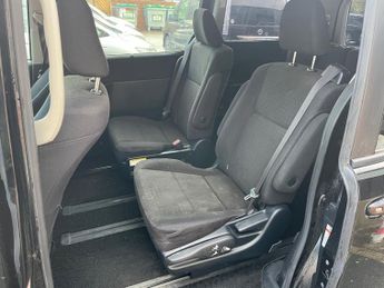 Toyota Voxy 1.8 Hybrid V 7 Seater