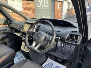 Nissan Serena 2.0 Highway Star V Hybrid 8 Seater
